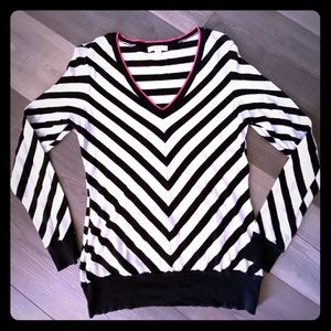CLEARANCE‼️‼️ NY&C V-Neck Black/White Sweater